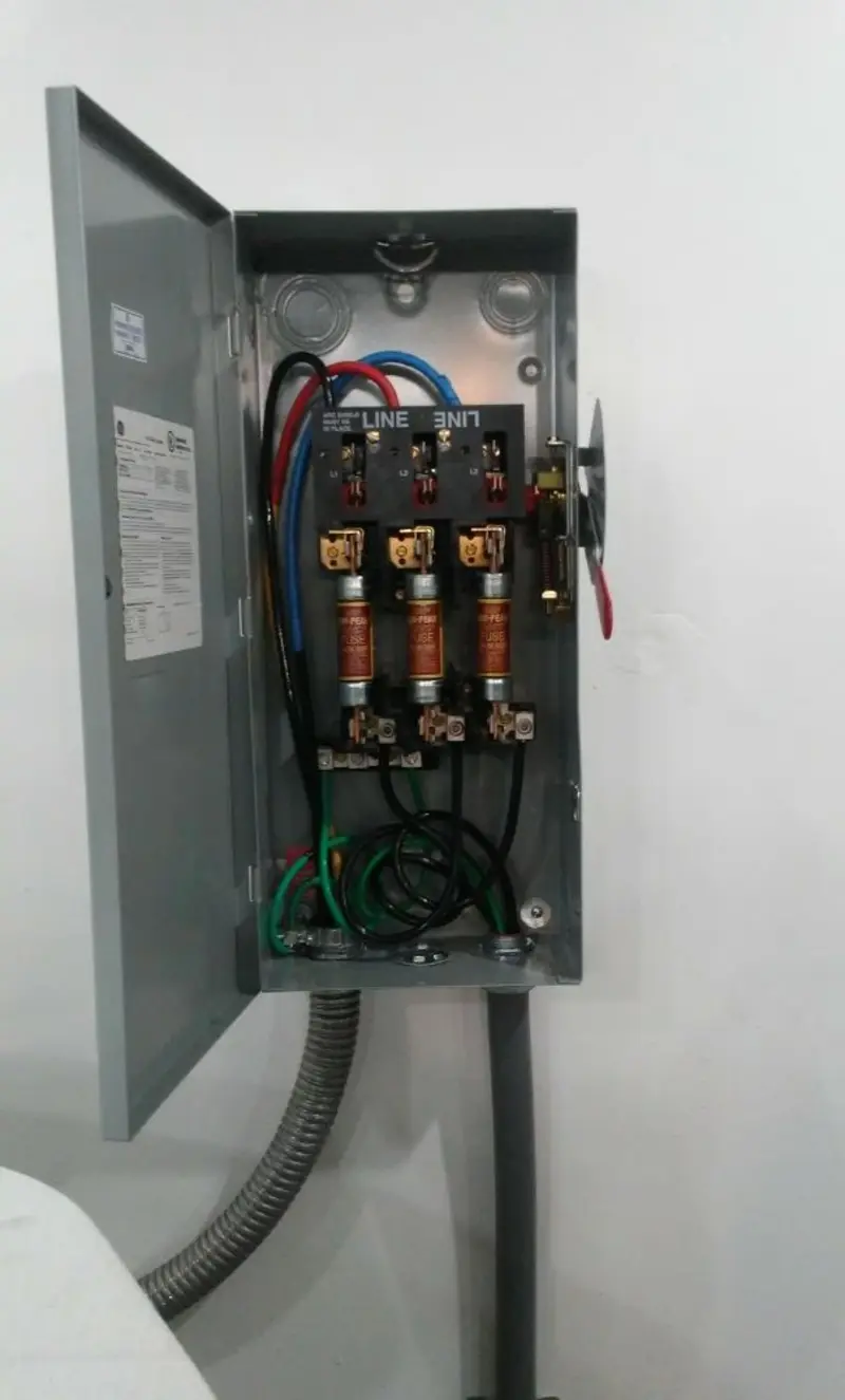 Three-phase disconnect switch installed for Electrical Wiring & Rewiring in Florissant